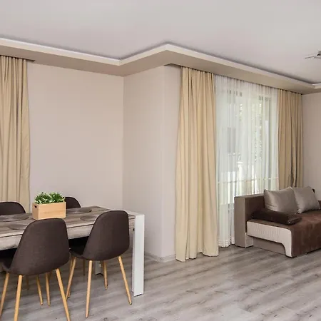 Cozy Flats Nearby Center Free Park Area Daire