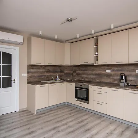 Cozy Flats Nearby Center Free Park Area *