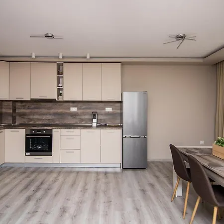 Cozy Flats Nearby Center Free Park Area ヴァルナ