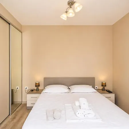 Cozy Flats Nearby Center Free Park Area *
