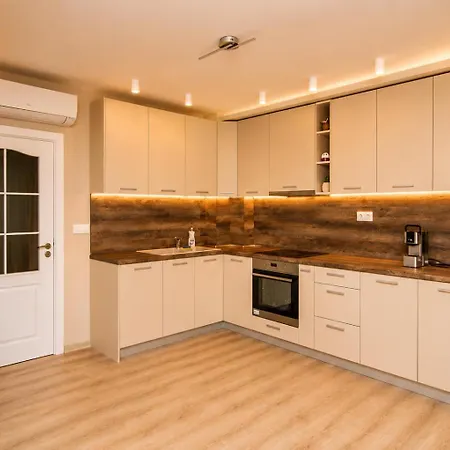 Cozy Flats Nearby Center Free Park Area Apartment