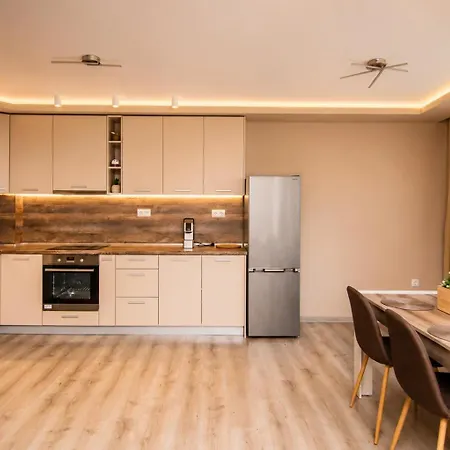 Cozy Flats Nearby Center Free Park Area Warna