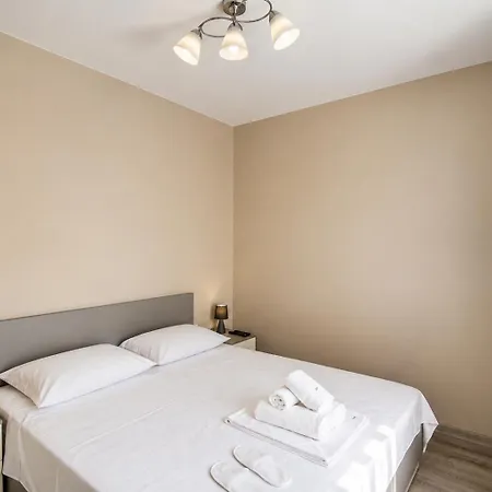 Apartment Cozy Flats Nearby Center Free Park Area Warna